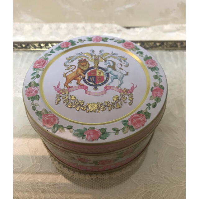 Harrods(ハロッズ)の新品未開封！エリザベス女王95歳記念　キャンディ 食品/飲料/酒の食品(菓子/デザート)の商品写真