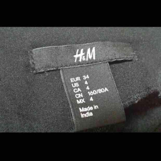 H&M(エイチアンドエム)のお値下げ　H&M肩ビジュー七分袖M レディースのトップス(カットソー(長袖/七分))の商品写真