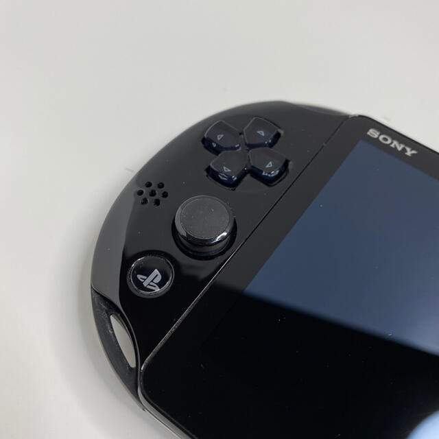 PlayStation Vita(プレイステーションヴィータ)のSONY psvita 本体 PCH-2000 ZA11 ブラック エンタメ/ホビーのゲームソフト/ゲーム機本体(携帯用ゲーム機本体)の商品写真