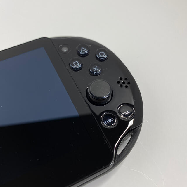 PlayStation Vita(プレイステーションヴィータ)のSONY psvita 本体 PCH-2000 ZA11 ブラック エンタメ/ホビーのゲームソフト/ゲーム機本体(携帯用ゲーム機本体)の商品写真