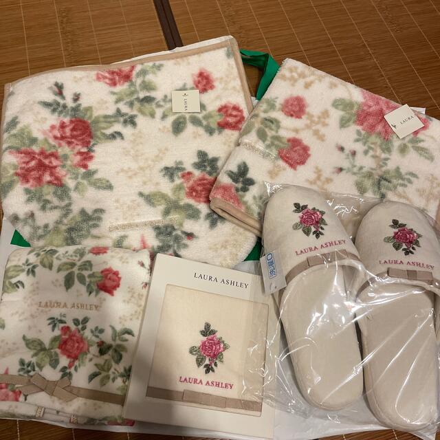 LAURA ASHLEY - ローラアシュレイ トイレ5点セットの通販 by comorebi