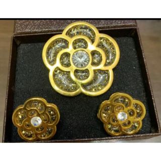 CLATHAS - CLATHAS美品 クレイサス カメリアブローチとイヤリング 2点