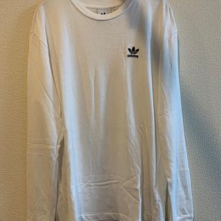 アディダス(adidas)のadidas アディダスオリジナルス　長袖トップス　ロンT バックロゴ　ホワイト(Tシャツ/カットソー(七分/長袖))