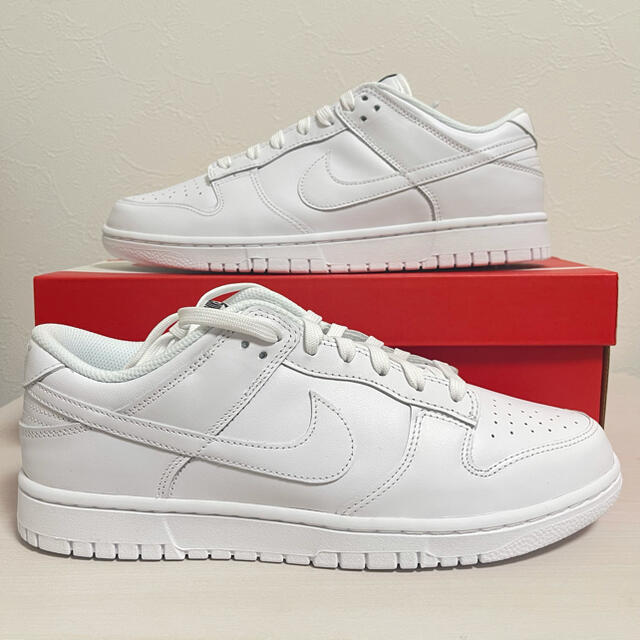 NIKE(ナイキ)の28.5 NIKE WMNS DUNK LOW TRIPLE WHITE メンズの靴/シューズ(スニーカー)の商品写真