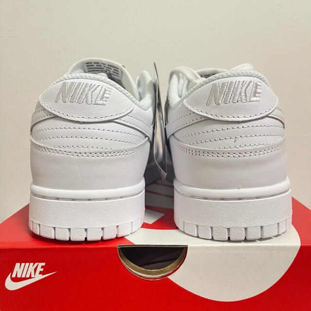 NIKE(ナイキ)の28.5 NIKE WMNS DUNK LOW TRIPLE WHITE メンズの靴/シューズ(スニーカー)の商品写真