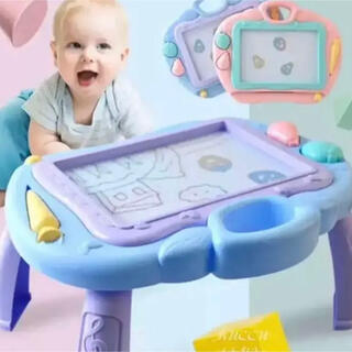大人気！　テーブル付き　お絵描きボード　赤ちゃん　出産祝い　プレゼント(知育玩具)