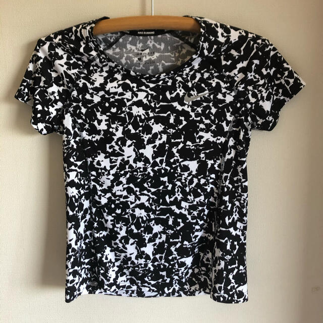 NIKE(ナイキ)のNIKE Tシャツ　 Sサイズ レディースのトップス(Tシャツ(半袖/袖なし))の商品写真