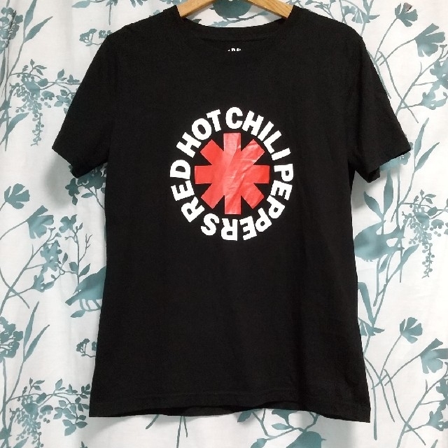 GU(ジーユー)のRED HOT CHILIPEPPERS  黒Tシャツ メンズのトップス(Tシャツ/カットソー(半袖/袖なし))の商品写真