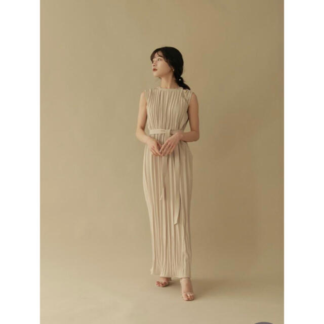 L'Or belted pleats dress ベージュ