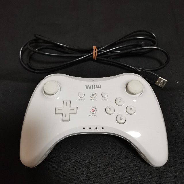 Wii U PROコントローラー 純正品 プロコン エンタメ/ホビーのゲームソフト/ゲーム機本体(家庭用ゲーム機本体)の商品写真