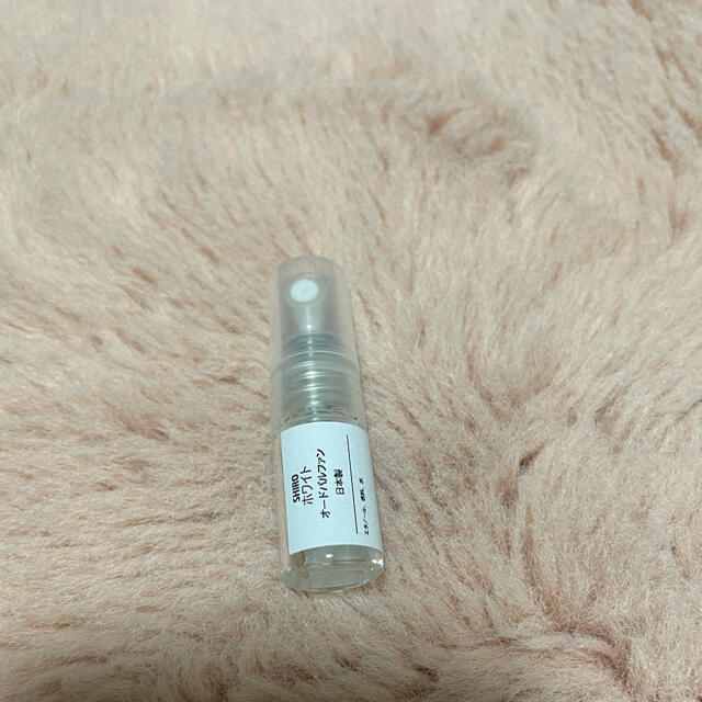 shiro(シロ)のshiro ホワイトオードパルファン　1ml コスメ/美容の香水(香水(女性用))の商品写真