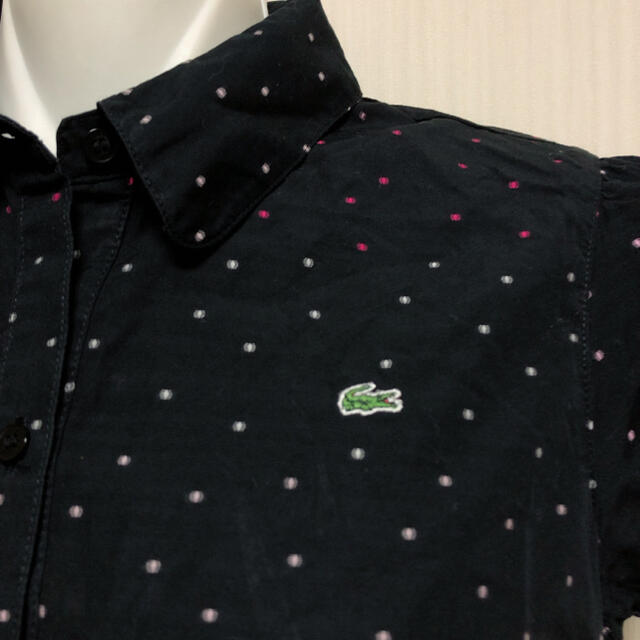 LACOSTE(ラコステ)のLACOSTE●ドット柄ブラウス●シャツ●黒●38●パフスリーブ レディースのトップス(シャツ/ブラウス(半袖/袖なし))の商品写真