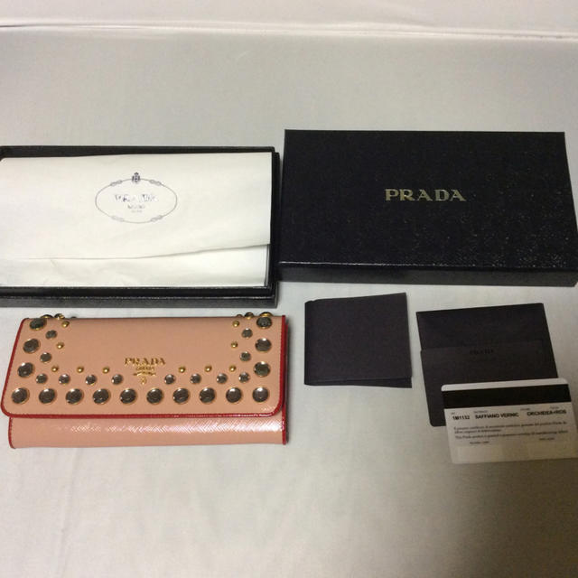 PRADA(プラダ)のうさ様専用 11/15まで レディースのファッション小物(財布)の商品写真