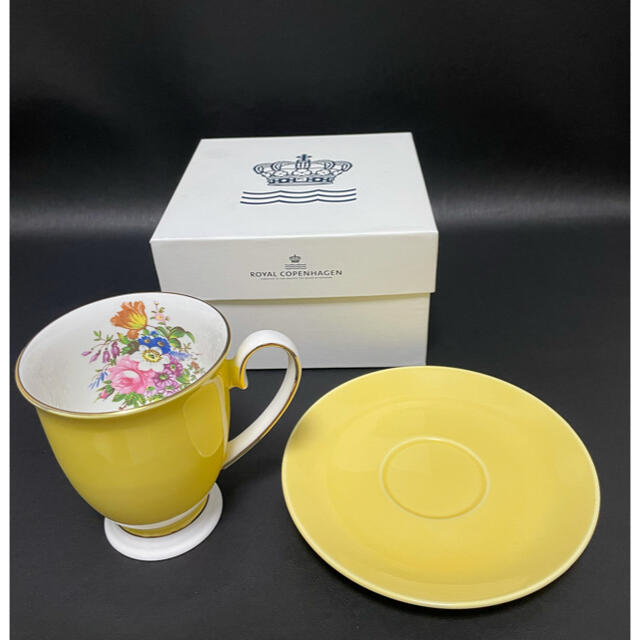 ROYAL COPENHAGEN(ロイヤルコペンハーゲン)の中古品　ロイヤルコペンハーゲン　カップ&ソーサー　花柄 インテリア/住まい/日用品のキッチン/食器(食器)の商品写真