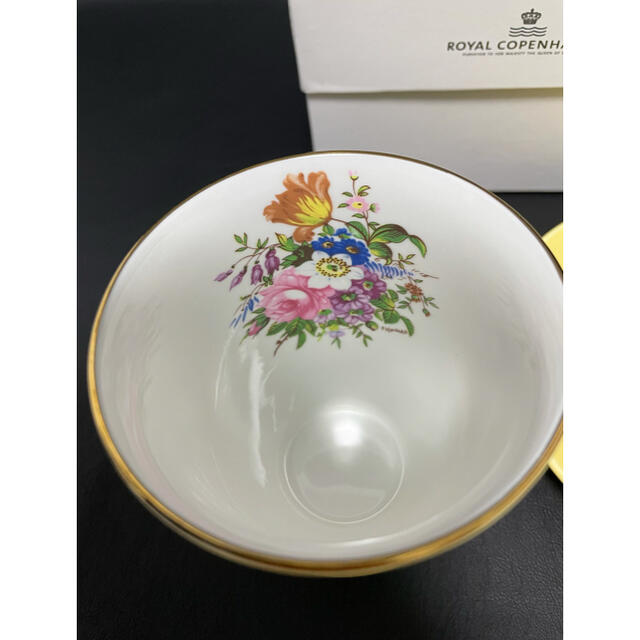 ROYAL COPENHAGEN(ロイヤルコペンハーゲン)の中古品　ロイヤルコペンハーゲン　カップ&ソーサー　花柄 インテリア/住まい/日用品のキッチン/食器(食器)の商品写真