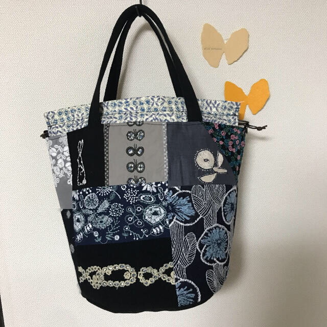 mina perhonen(ミナペルホネン)の【SOLD】ミナペルホネン　ハンドメイド　丸底　巾着　バッグ ハンドメイドのファッション小物(バッグ)の商品写真