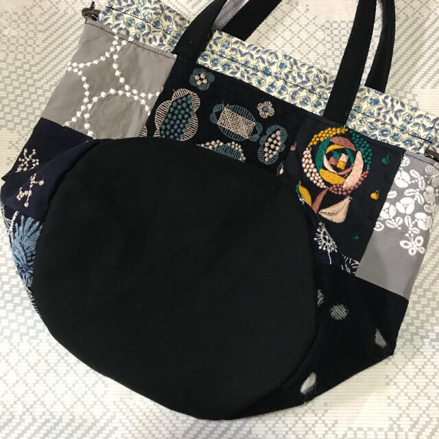 mina perhonen(ミナペルホネン)の【SOLD】ミナペルホネン　ハンドメイド　丸底　巾着　バッグ ハンドメイドのファッション小物(バッグ)の商品写真