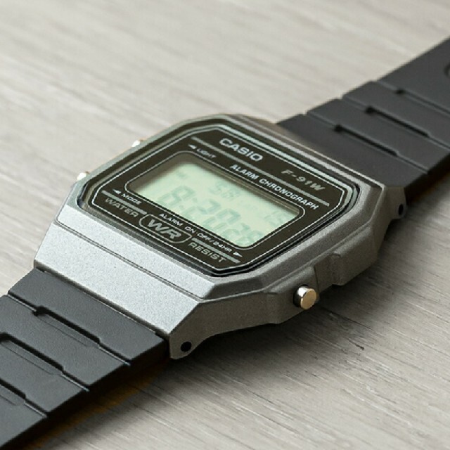 CASIO(カシオ)の【新品】チープカシオ　ベゼル　シルバー　カシオ デジタル腕時計 メンズの時計(腕時計(デジタル))の商品写真