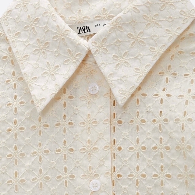 ZARA(ザラ)の新品 ZARA カットワーク刺繍オーバーサイズシャツ Sサイズ レディースのトップス(シャツ/ブラウス(長袖/七分))の商品写真