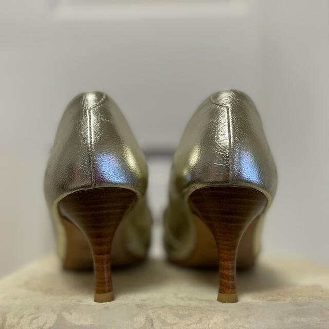 Bridget Birkin(ブリジットバーキン)の美品　ブリジッドバーキン　ゴールド　オープントゥ　パンプス レディースの靴/シューズ(ハイヒール/パンプス)の商品写真