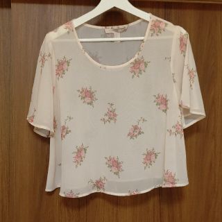 フォーエバートゥエンティーワン(FOREVER 21)のFOREVER21 花柄トップス ピンク(シャツ/ブラウス(半袖/袖なし))