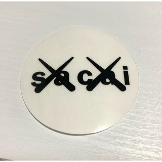 サカイ(sacai)の【非売品】sacai kaws コラボ　ステッカー(その他)