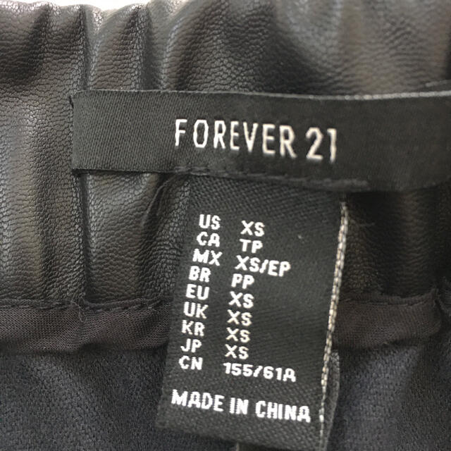 FOREVER 21(フォーエバートゥエンティーワン)のforever21   レザースカート　XS レディースのスカート(その他)の商品写真