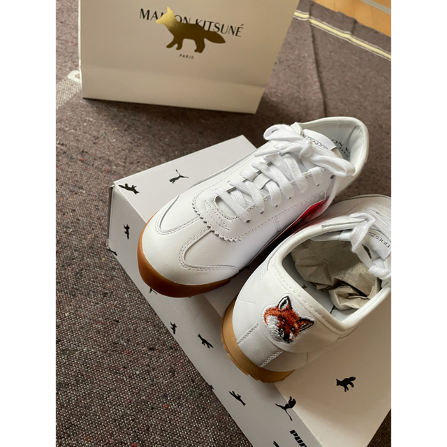 MAISON KITSUNE'(メゾンキツネ)の最終値下　PUMA × MAISON KITSUNE コラボスニーカー 23cm レディースの靴/シューズ(スニーカー)の商品写真