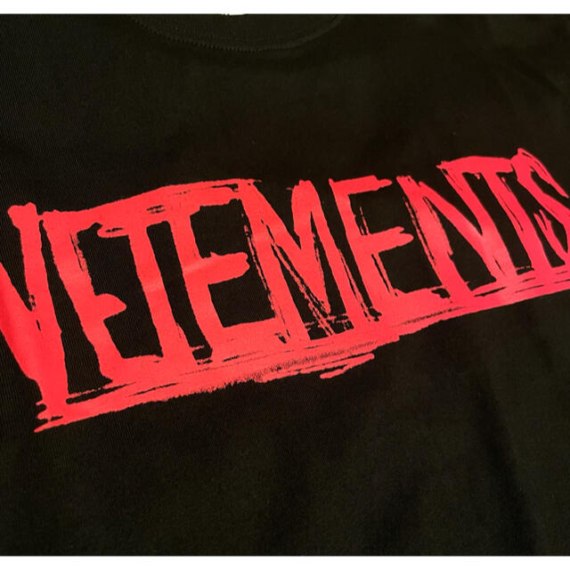 saintvêtement (saintv・tement)(サンベットモン)のVETEMENTS ワールドツアー Tシャツ メンズのトップス(Tシャツ/カットソー(半袖/袖なし))の商品写真