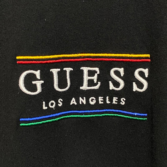 GUESS(ゲス)の【GUESS】レア マルチカラーの刺繍ビッグロゴ Tシャツ メンズのトップス(Tシャツ/カットソー(半袖/袖なし))の商品写真