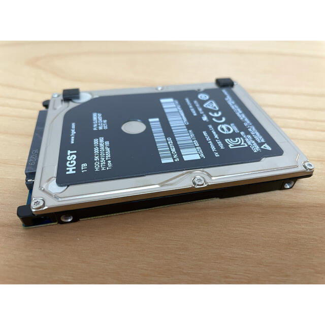 Apple(アップル)のApple純正2.5インチ HDD/1TB HGST（日立）製 スマホ/家電/カメラのPC/タブレット(PCパーツ)の商品写真