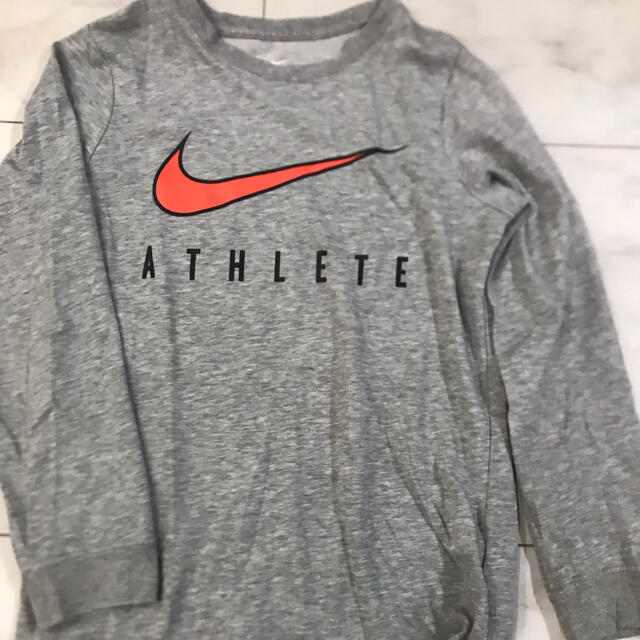 NIKE(ナイキ)の長袖Tシャツ 140男児　ナイキ キッズ/ベビー/マタニティのキッズ服男の子用(90cm~)(Tシャツ/カットソー)の商品写真