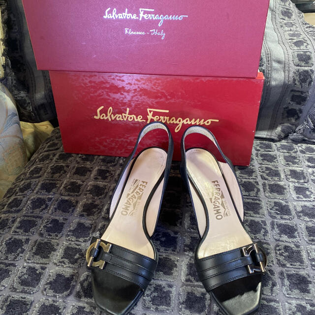 Salvatore Ferragamo(サルヴァトーレフェラガモ)の美品⭐️フェラガモ　ミュール　6サイズ レディースの靴/シューズ(ハイヒール/パンプス)の商品写真