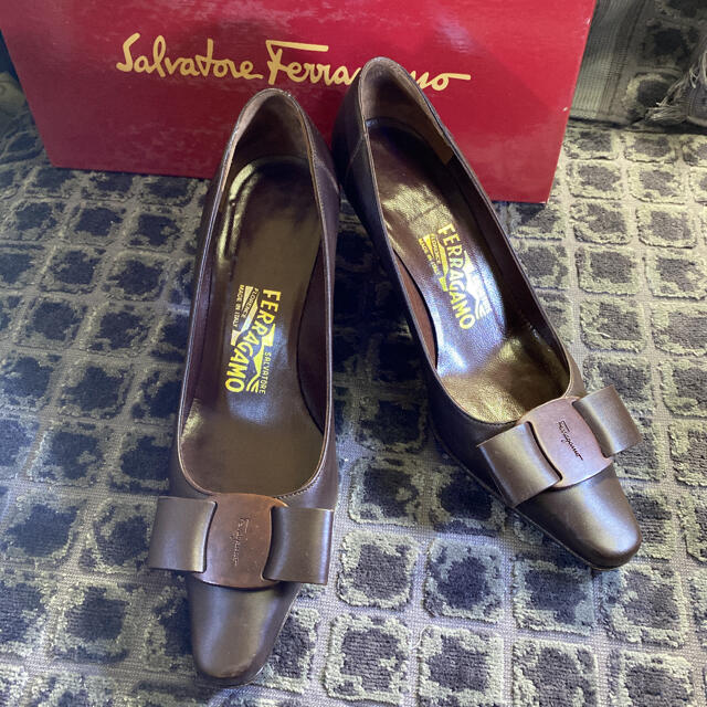 Salvatore Ferragamo(サルヴァトーレフェラガモ)の美品⭐️フェラガモ パンプス　6サイズ レディースの靴/シューズ(ハイヒール/パンプス)の商品写真