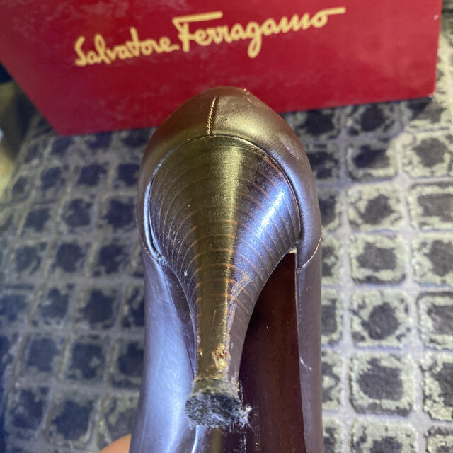 Salvatore Ferragamo(サルヴァトーレフェラガモ)の美品⭐️フェラガモ パンプス　6サイズ レディースの靴/シューズ(ハイヒール/パンプス)の商品写真