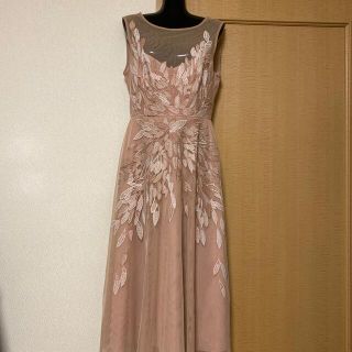 ビーシービージーマックスアズリア(BCBGMAXAZRIA)のBCBG ドレス　ピンク　サイズ2    中古(ミディアムドレス)