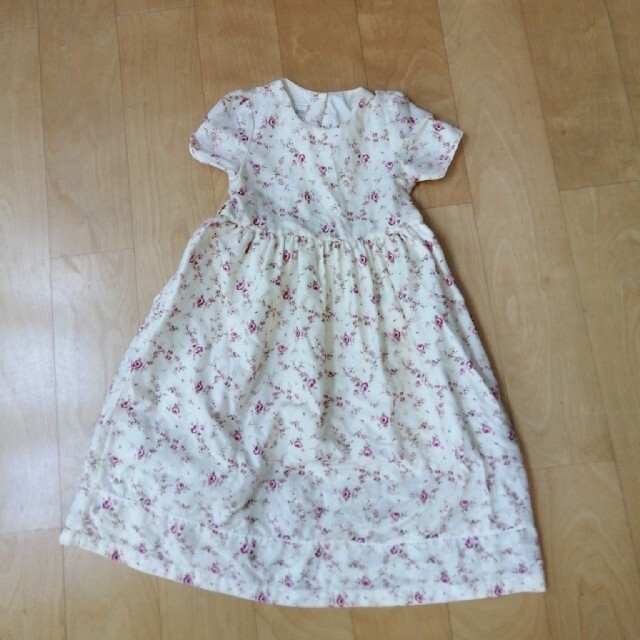 LAURA ASHLEY(ローラアシュレイ)のローラアシュレイワンピース キッズ/ベビー/マタニティのキッズ服女の子用(90cm~)(ワンピース)の商品写真