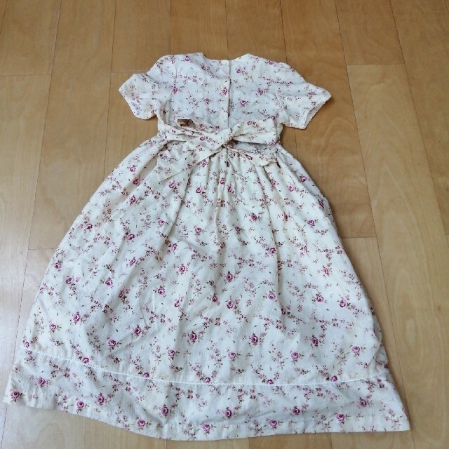 LAURA ASHLEY(ローラアシュレイ)のローラアシュレイワンピース キッズ/ベビー/マタニティのキッズ服女の子用(90cm~)(ワンピース)の商品写真