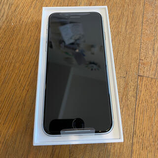 アップル(Apple)の新品未使用simロック解除済み iPhone SE 2 64g ホワイト(スマートフォン本体)