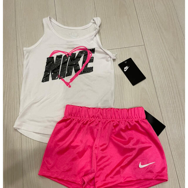 NIKE(ナイキ)のナイキ セットアップ キッズ/ベビー/マタニティのキッズ服女の子用(90cm~)(Tシャツ/カットソー)の商品写真