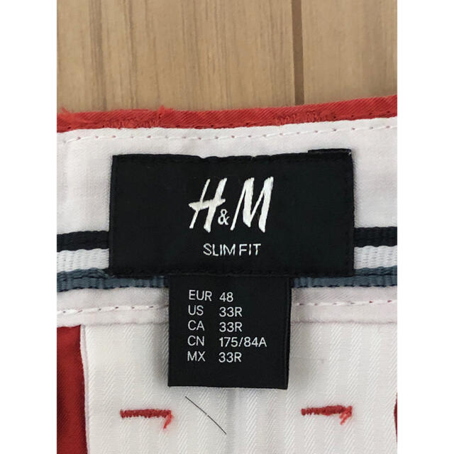 H&M(エイチアンドエム)の☆H＆Mショートパンツ ☆1度のみ使用  Mサイズ ソリッド　レッド メンズのパンツ(ショートパンツ)の商品写真