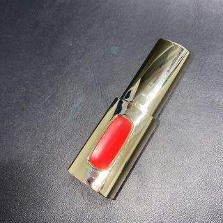 ロレアルパリ(L'Oreal Paris)のロレアル　新品 グロスリップ３０１(リップグロス)