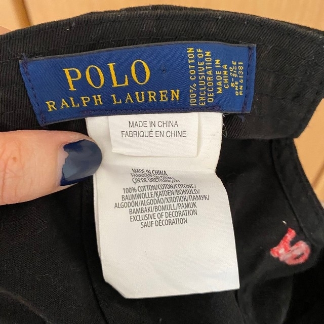 POLO RALPH LAUREN(ポロラルフローレン)の黒に赤のロゴキャップ レディースの帽子(キャップ)の商品写真