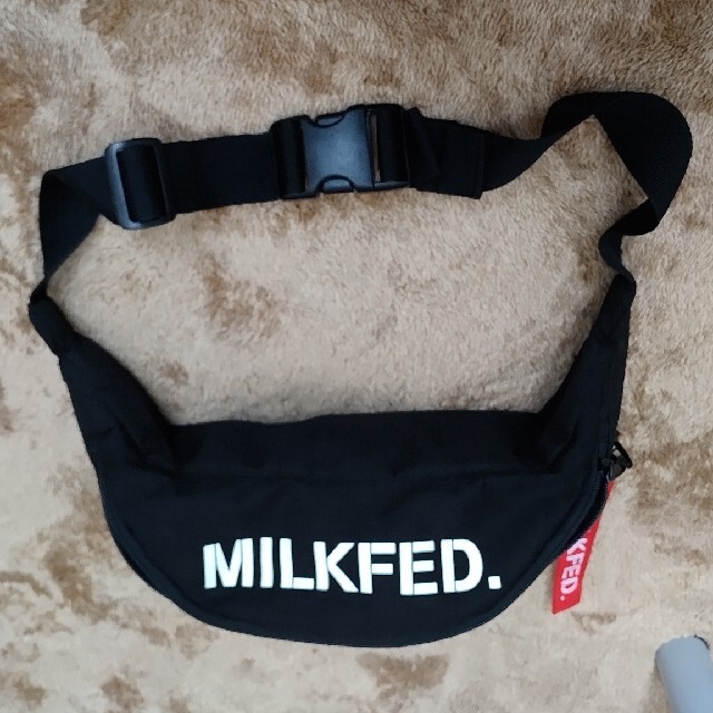 MILKFED.(ミルクフェド)のミルクフェド ボディバック 黒 メンズのバッグ(ボディーバッグ)の商品写真