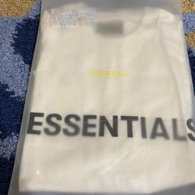 FEAR OF GOD(フィアオブゴッド)の新品未使用正規品 essentials 3D シリコン　ボクシー　Tシャツ 白 メンズのトップス(Tシャツ/カットソー(半袖/袖なし))の商品写真