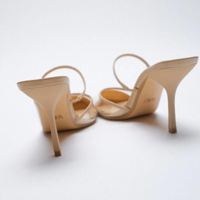 ZARA(ザラ)のZARA ベージュ ポインテッドトゥミュール レディースの靴/シューズ(ミュール)の商品写真