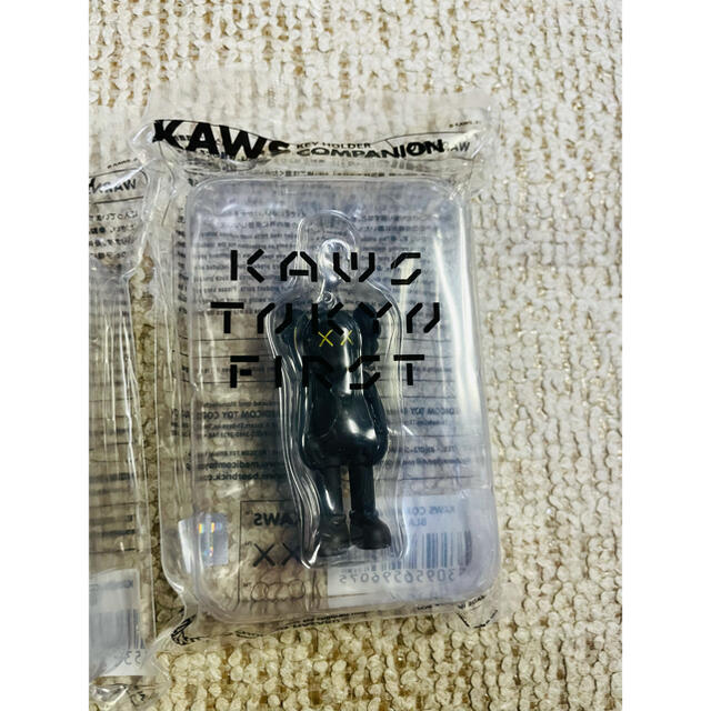 KAWS TOKYO FIRST KEYHOLDER 3種類set