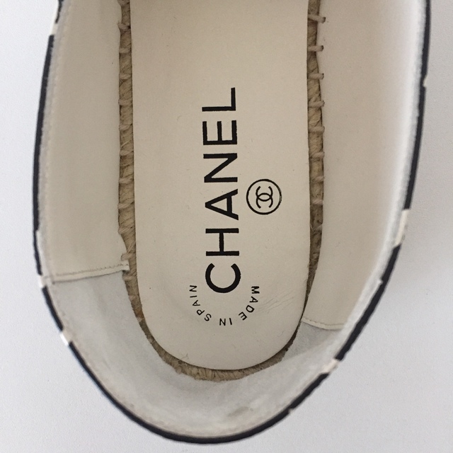 CHANEL(シャネル)の新品 CHANEL ロゴ エスパドリーユ サンダル ルイヴィトン ヴァレンティノ レディースの靴/シューズ(サンダル)の商品写真