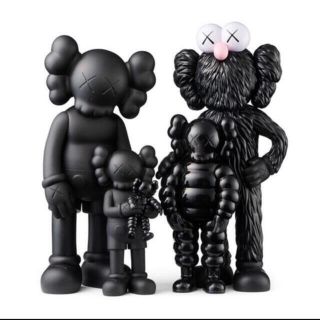 メディコムトイ(MEDICOM TOY)のKAWS FAMILY BLACK KAWS TOKYO FIRST 2(キャラクターグッズ)