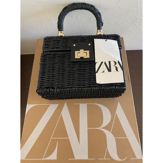 ZARA(ザラ)の最終値下げ！ZARA メタリッククラスプ　ミノディエール　カゴバッグ　かごバッグ レディースのバッグ(かごバッグ/ストローバッグ)の商品写真